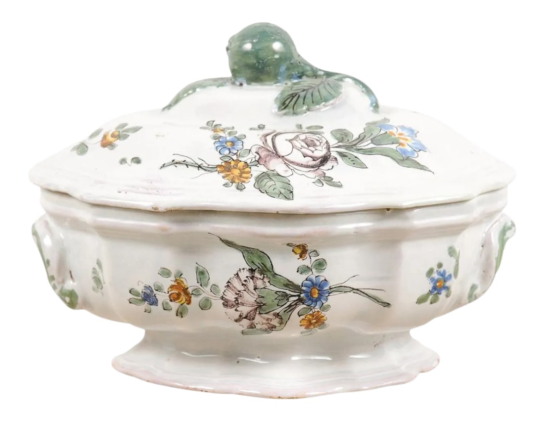 1750s Mid 18th Century French Faience Soup Tureen: A French faience mid-18th century oval-shaped soup tureen from Bordeaux with floral decor. Created in Southwestern France during the reign of King Louis XV, this soup tureen features an oval shape per
