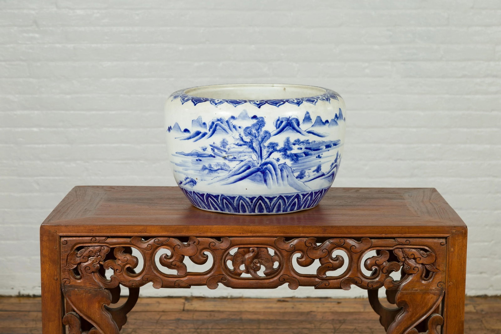 Mid 19th Century Japanese Meiji Period Blue and White Round Porcelain Planter - 11