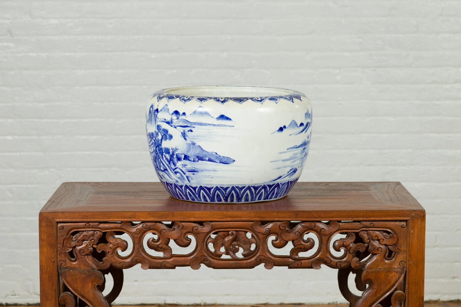 Mid 19th Century Japanese Meiji Period Blue and White Round Porcelain Planter - 12