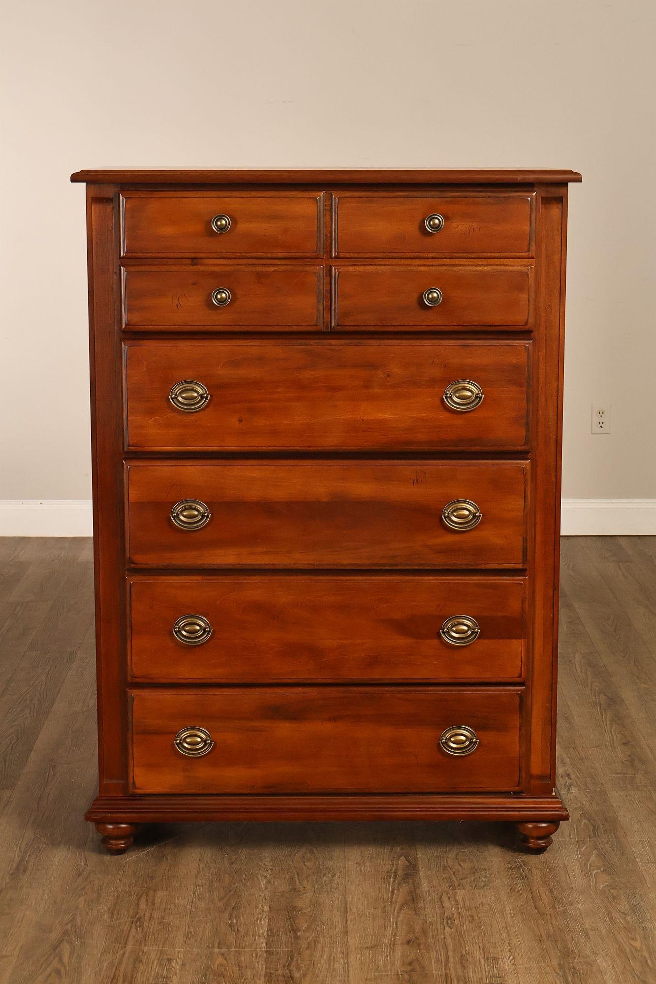 Broyhill Traditional 5 Drawer Tall Chest - 15
