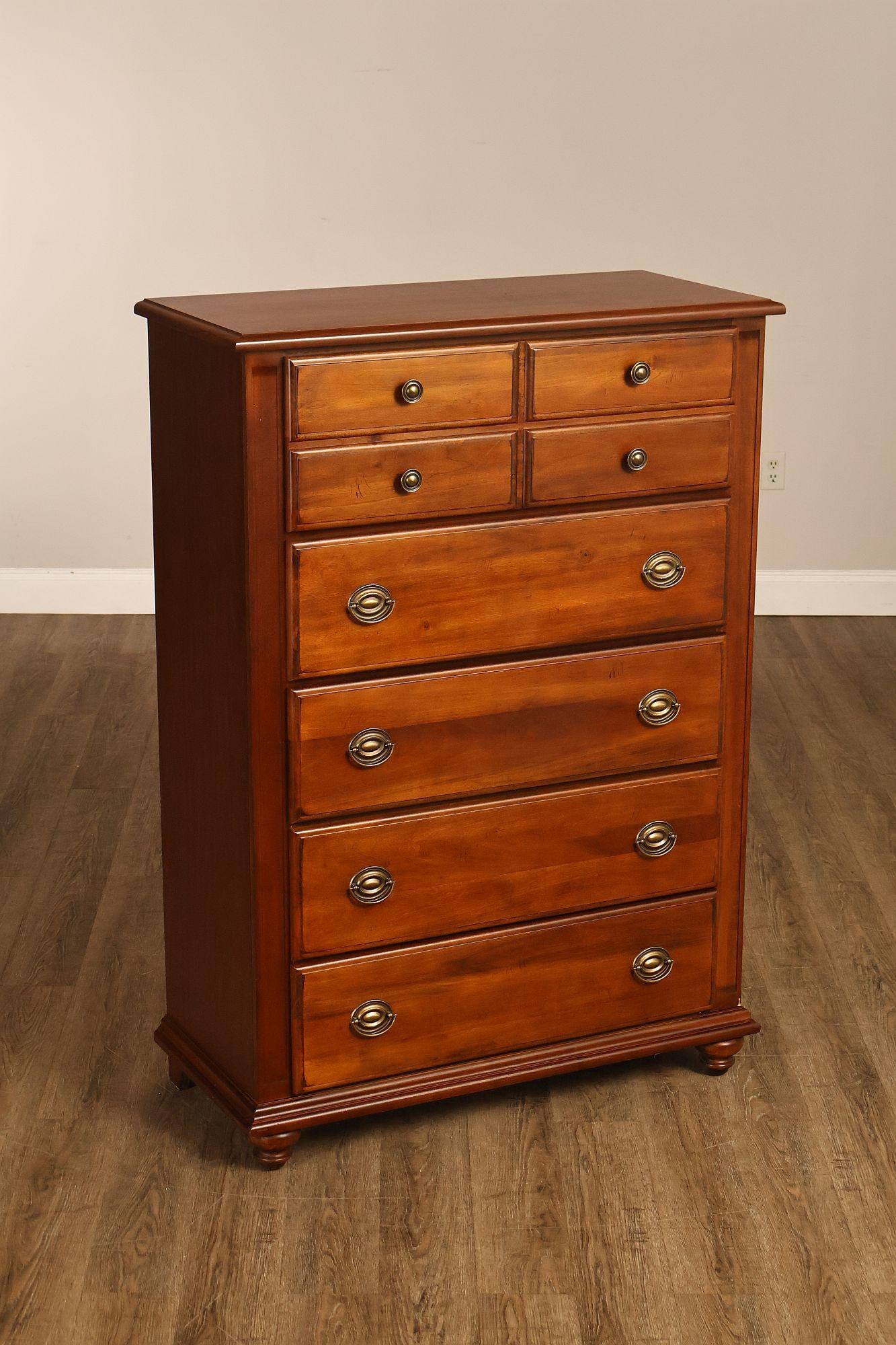 Broyhill Traditional 5 Drawer Tall Chest - 2