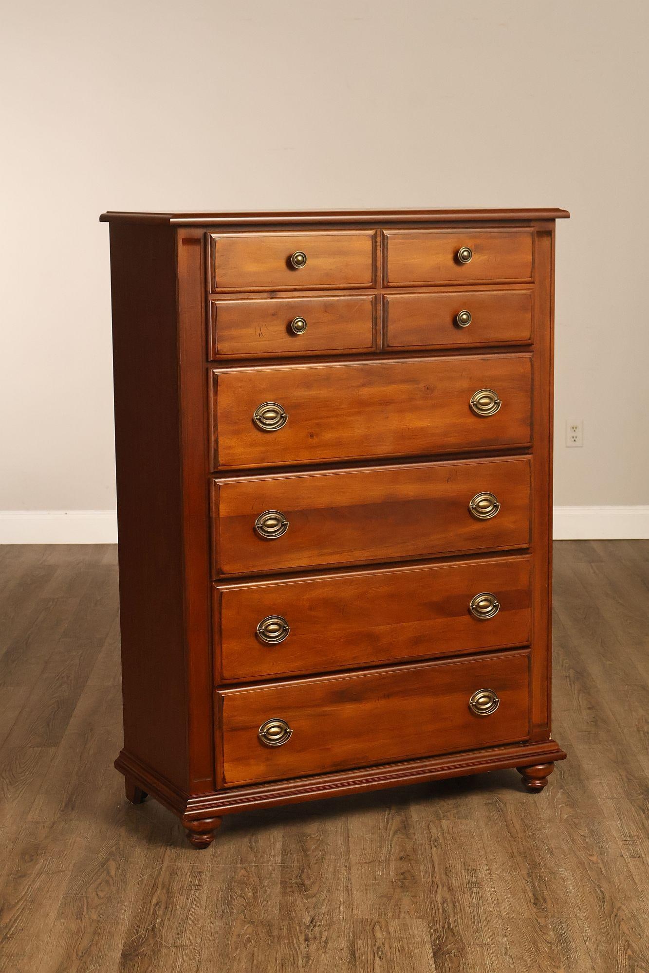 Broyhill Traditional 5 Drawer Tall Chest - 3
