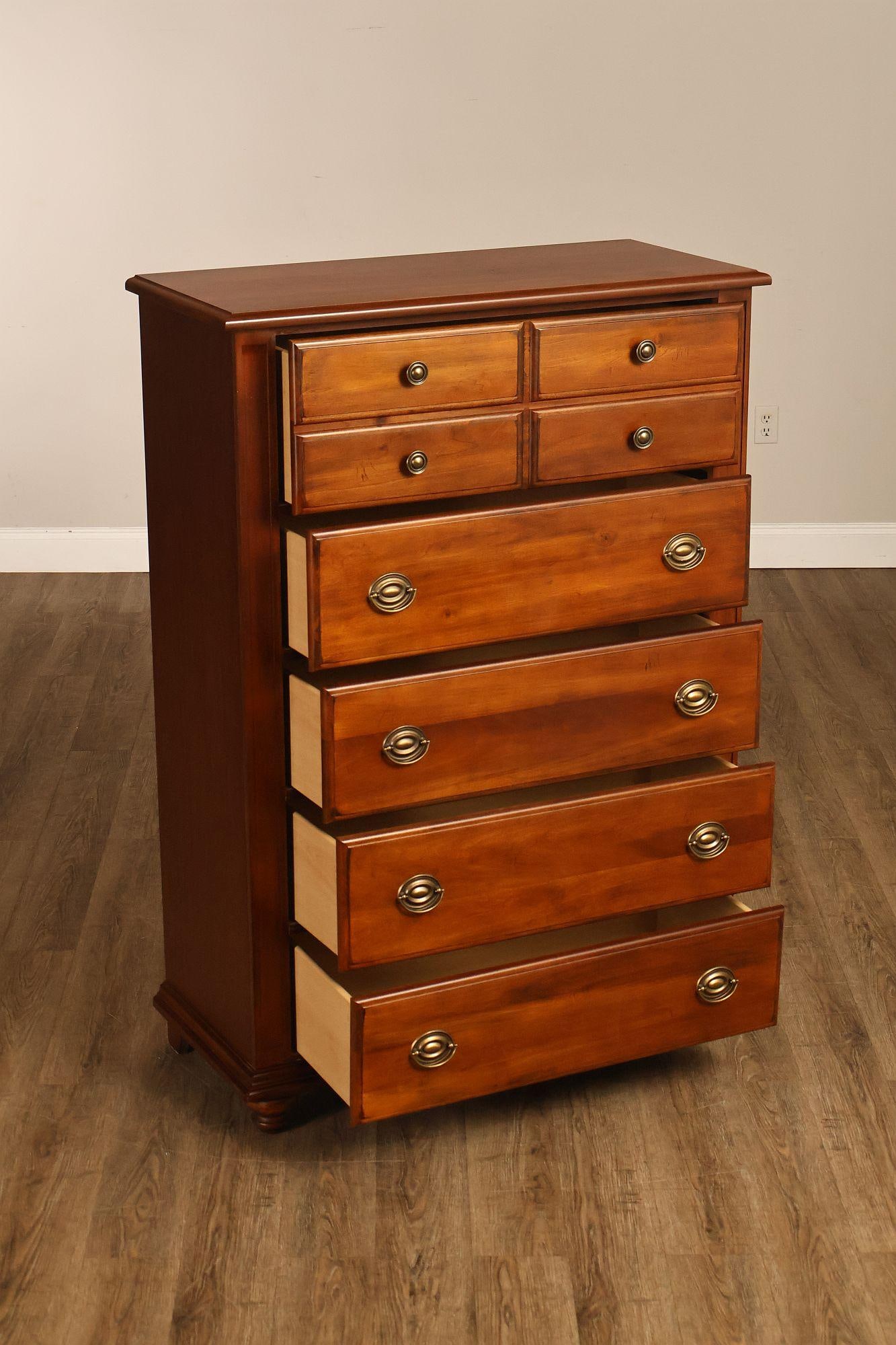 Broyhill Traditional 5 Drawer Tall Chest - 4