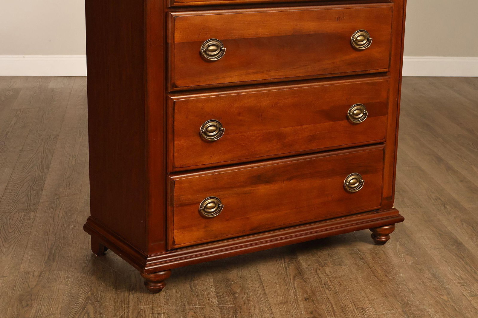 Broyhill Traditional 5 Drawer Tall Chest - 6