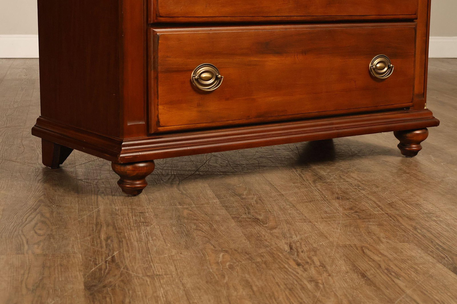 Broyhill Traditional 5 Drawer Tall Chest - 7