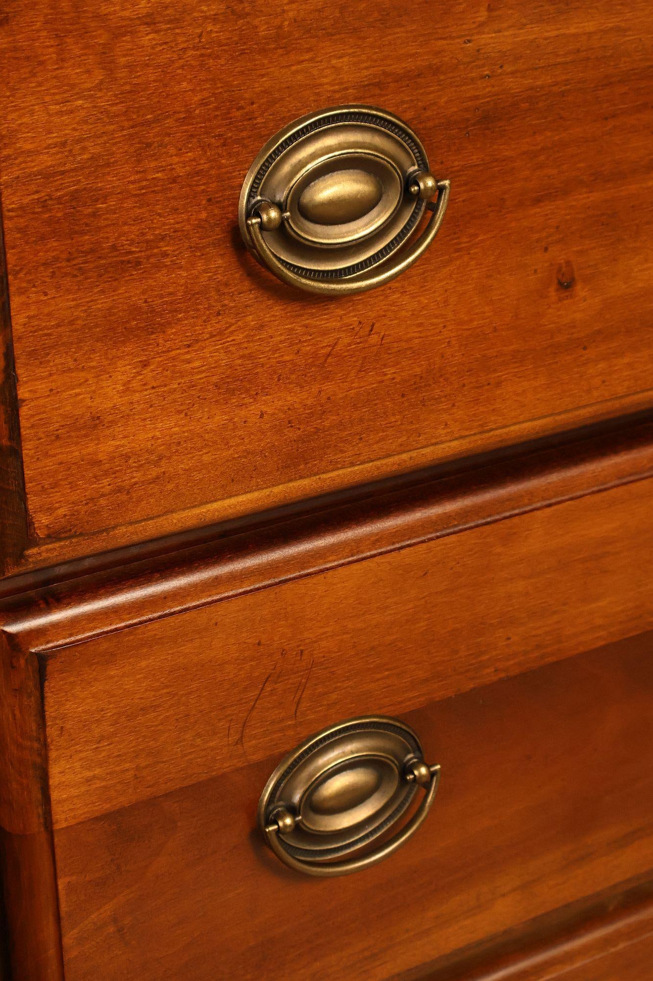 Broyhill Traditional 5 Drawer Tall Chest - 9