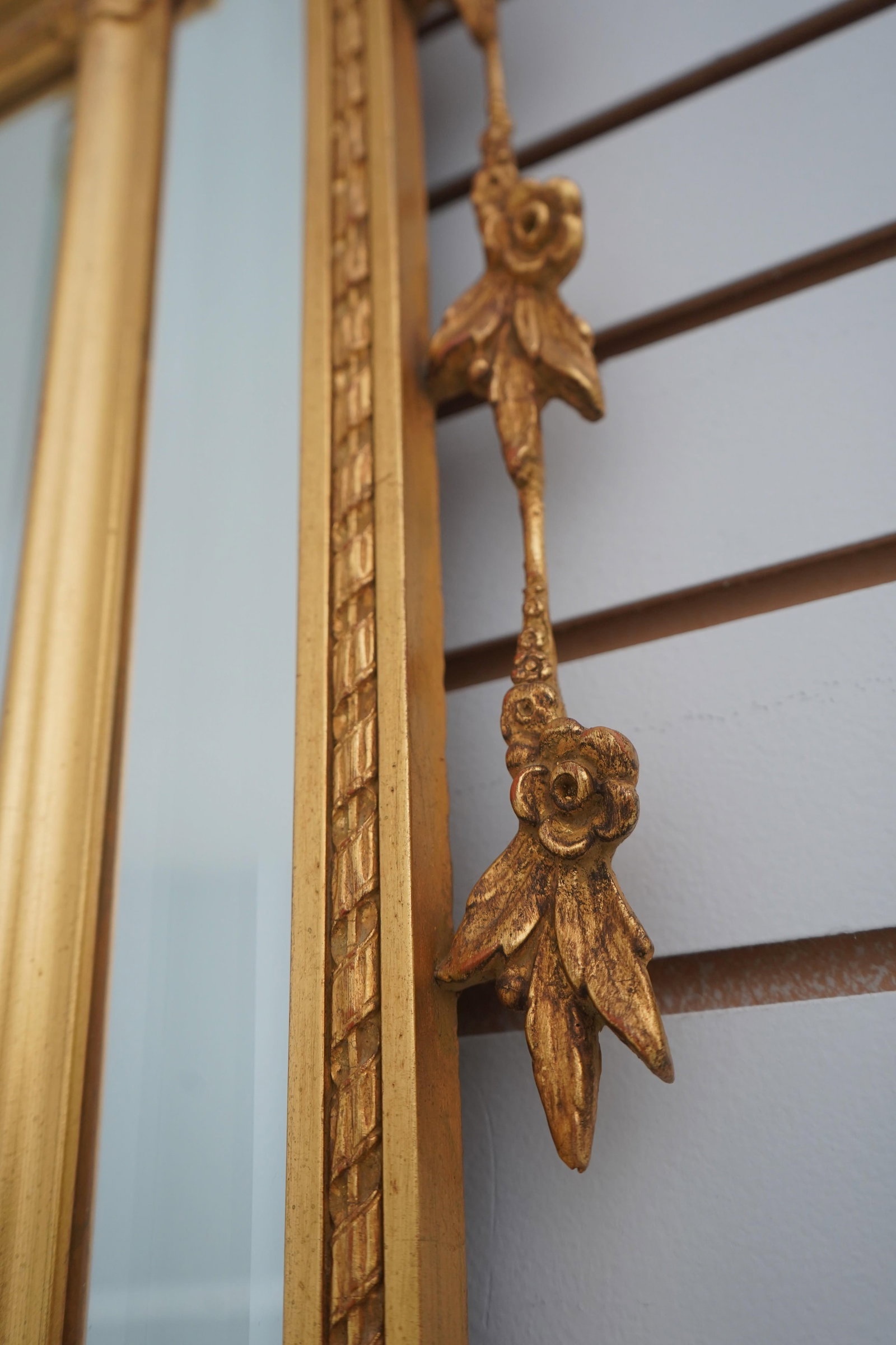 Carvers Guild Adam Style Gold Frame Mirror - 7