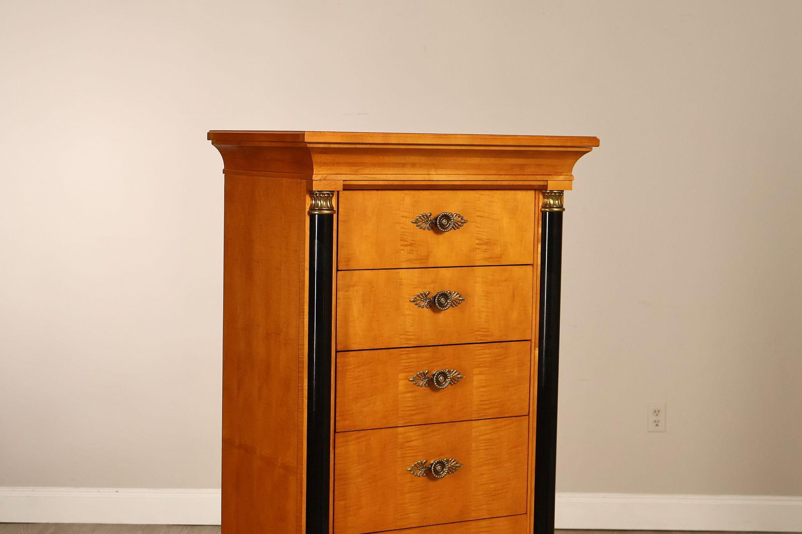 Thomasville Grand Classics Collection Empire Style Lingerie Chest - 4