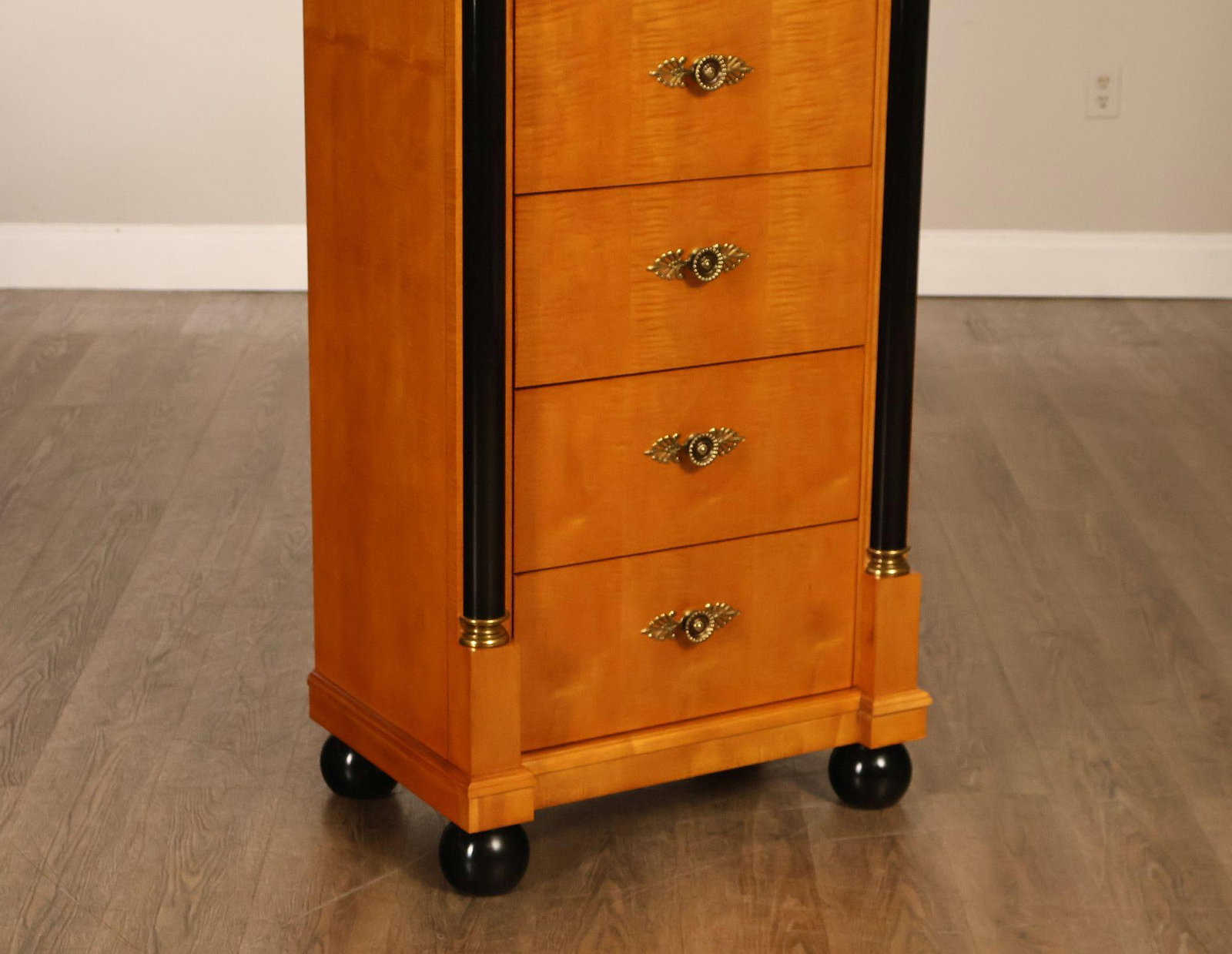 Thomasville Grand Classics Collection Empire Style Lingerie Chest - 5