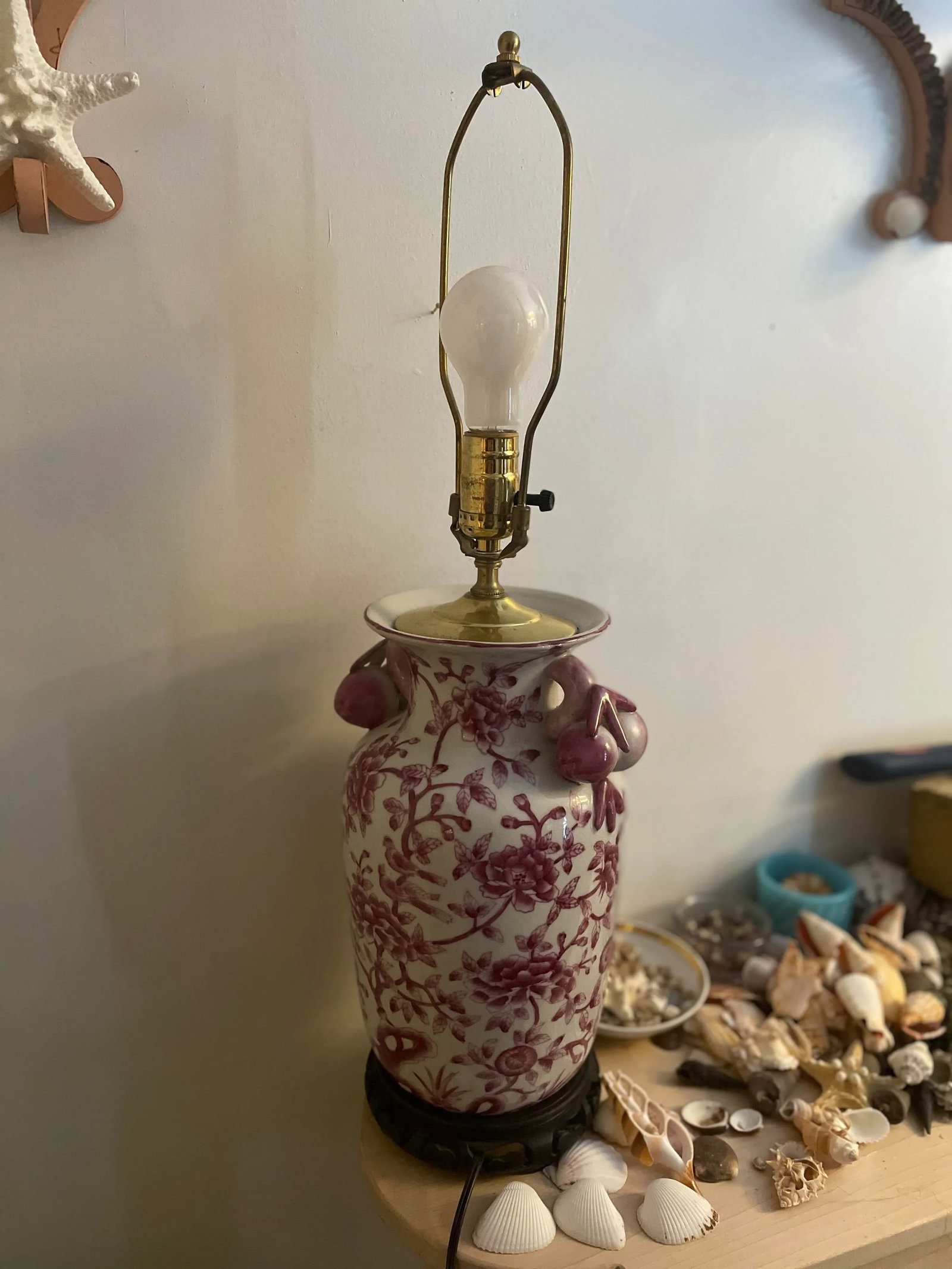 Chinese Chinoiserie Porcelain Ceramic Lamp in Pink and Red - 13