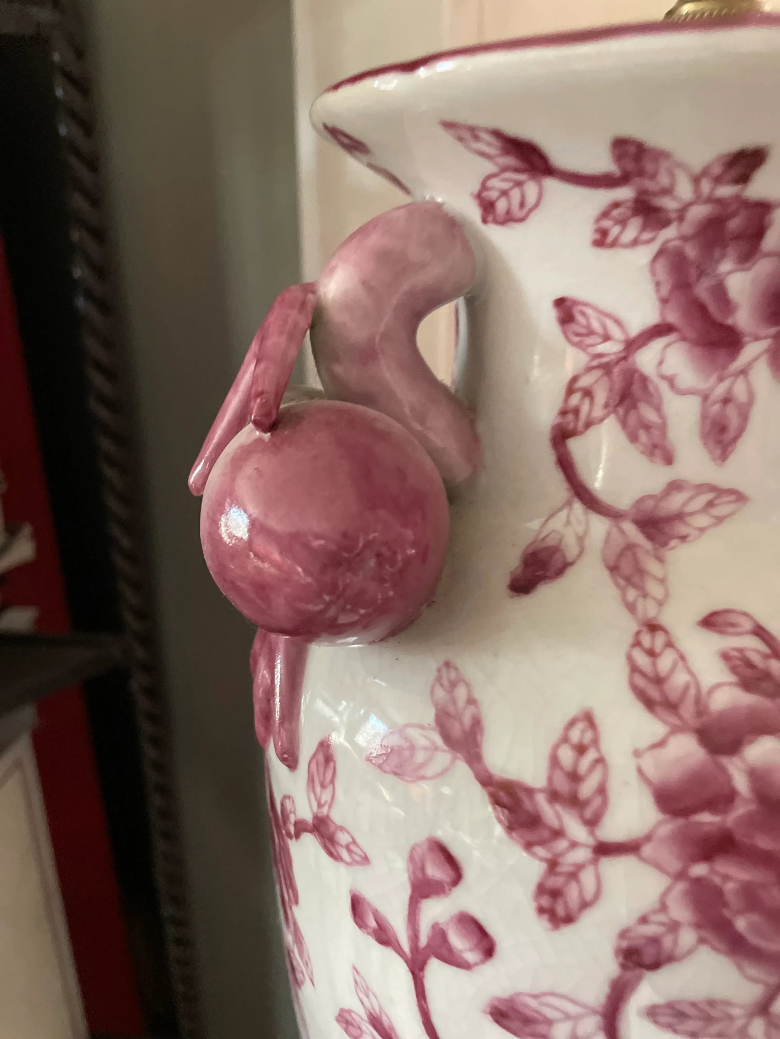 Chinese Chinoiserie Porcelain Ceramic Lamp in Pink and Red - 4
