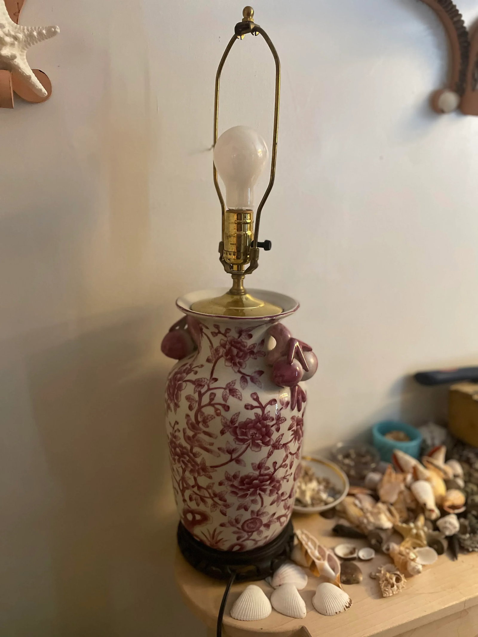 Chinese Chinoiserie Porcelain Ceramic Lamp in Pink and Red - 6