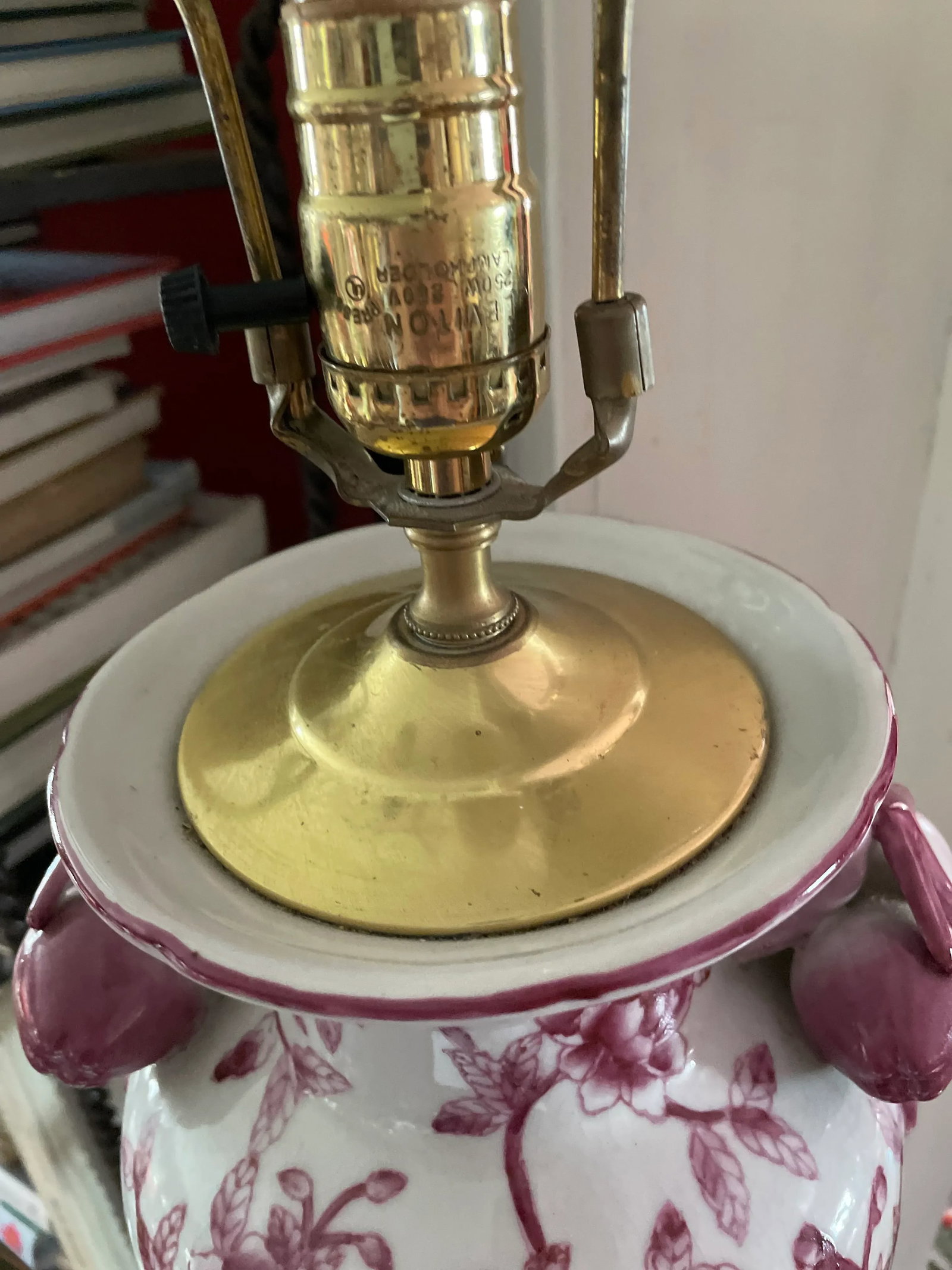Chinese Chinoiserie Porcelain Ceramic Lamp in Pink and Red - 7