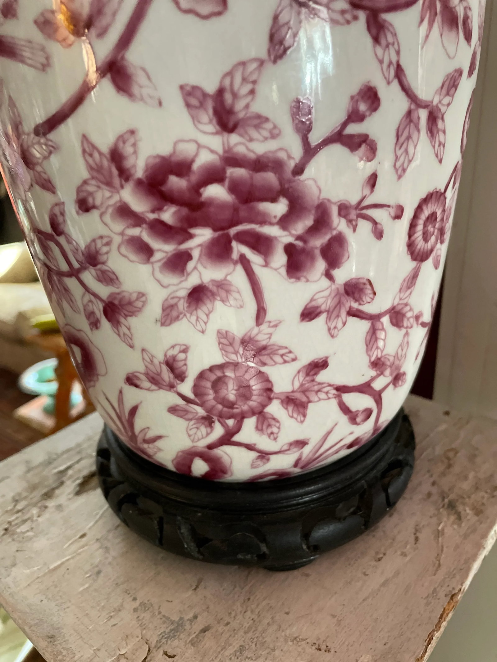 Chinese Chinoiserie Porcelain Ceramic Lamp in Pink and Red - 8