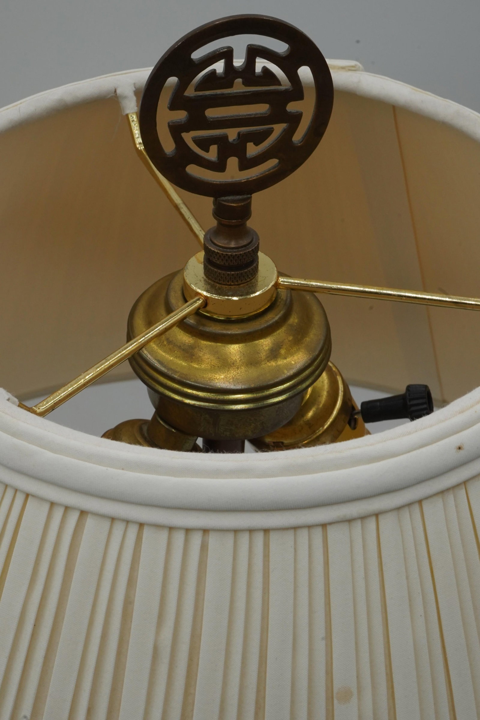 1980s Maitland Smith Oriental Brass & Porcelain Ginger Jar Lamp - 3