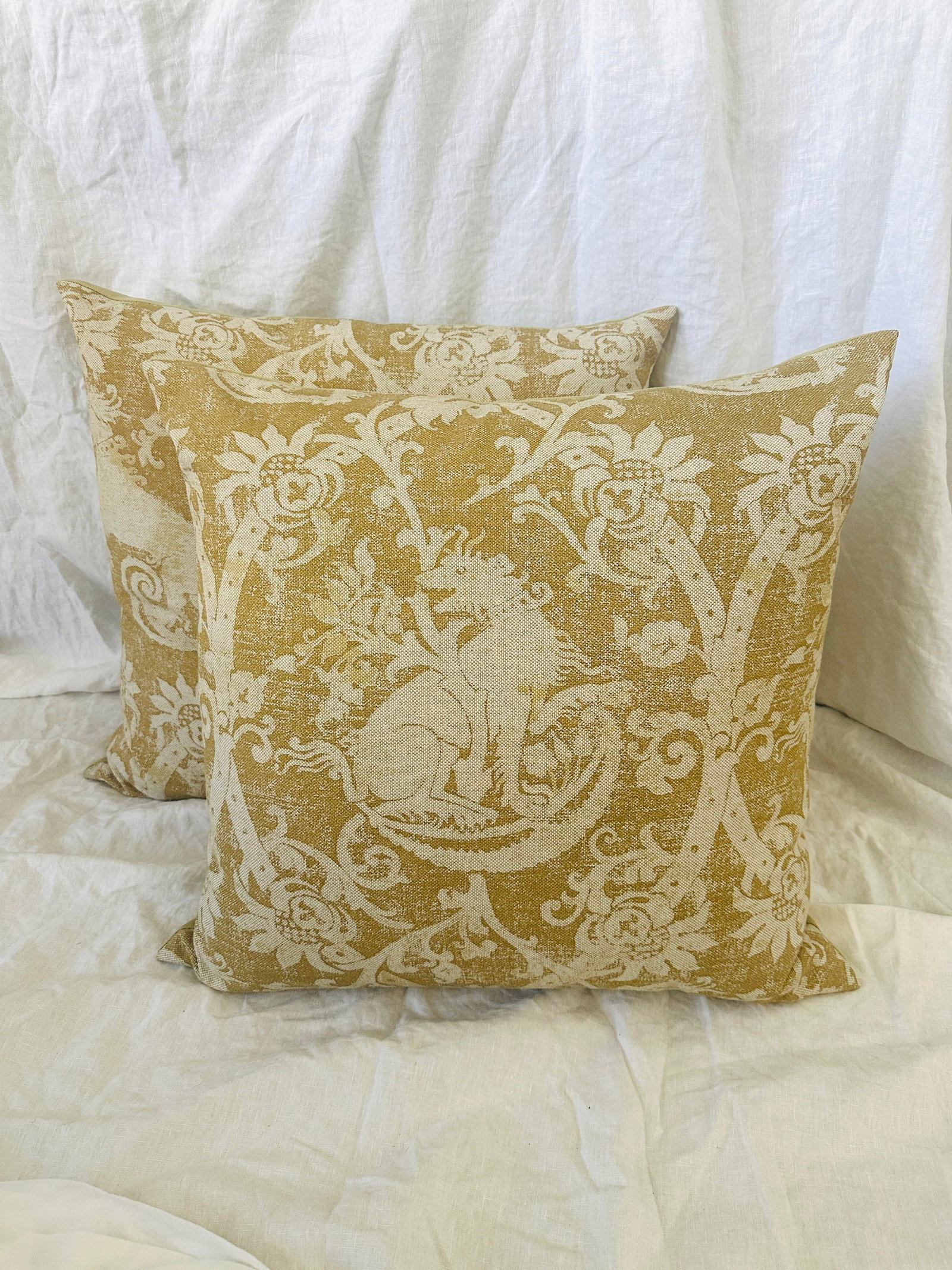Pair of Rustic European Linen Decor Pillows Gryphon Print - 4