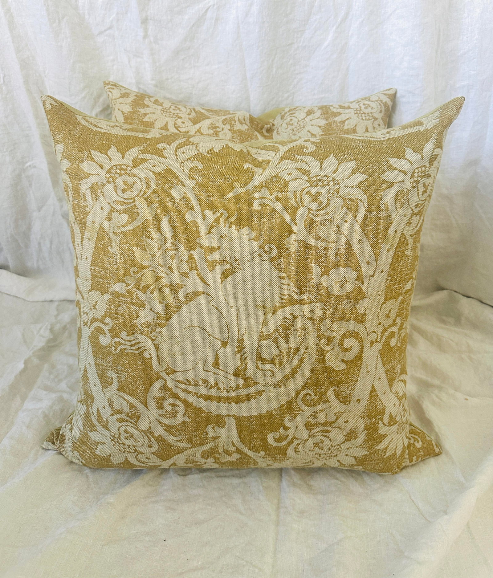 Pair of Rustic European Linen Decor Pillows Gryphon Print - 7