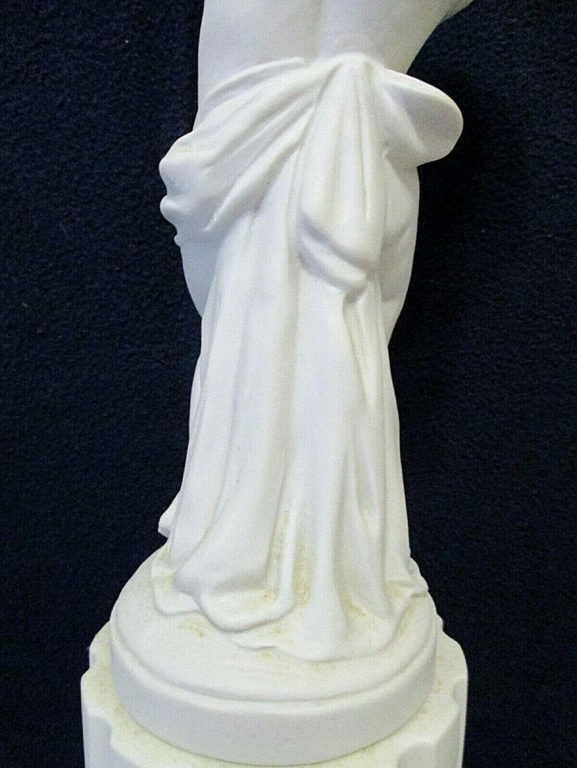 1950s Vintage White Bisque Porcelain Cherub on Column With Gilt Bronze Base Table Lamp - 5