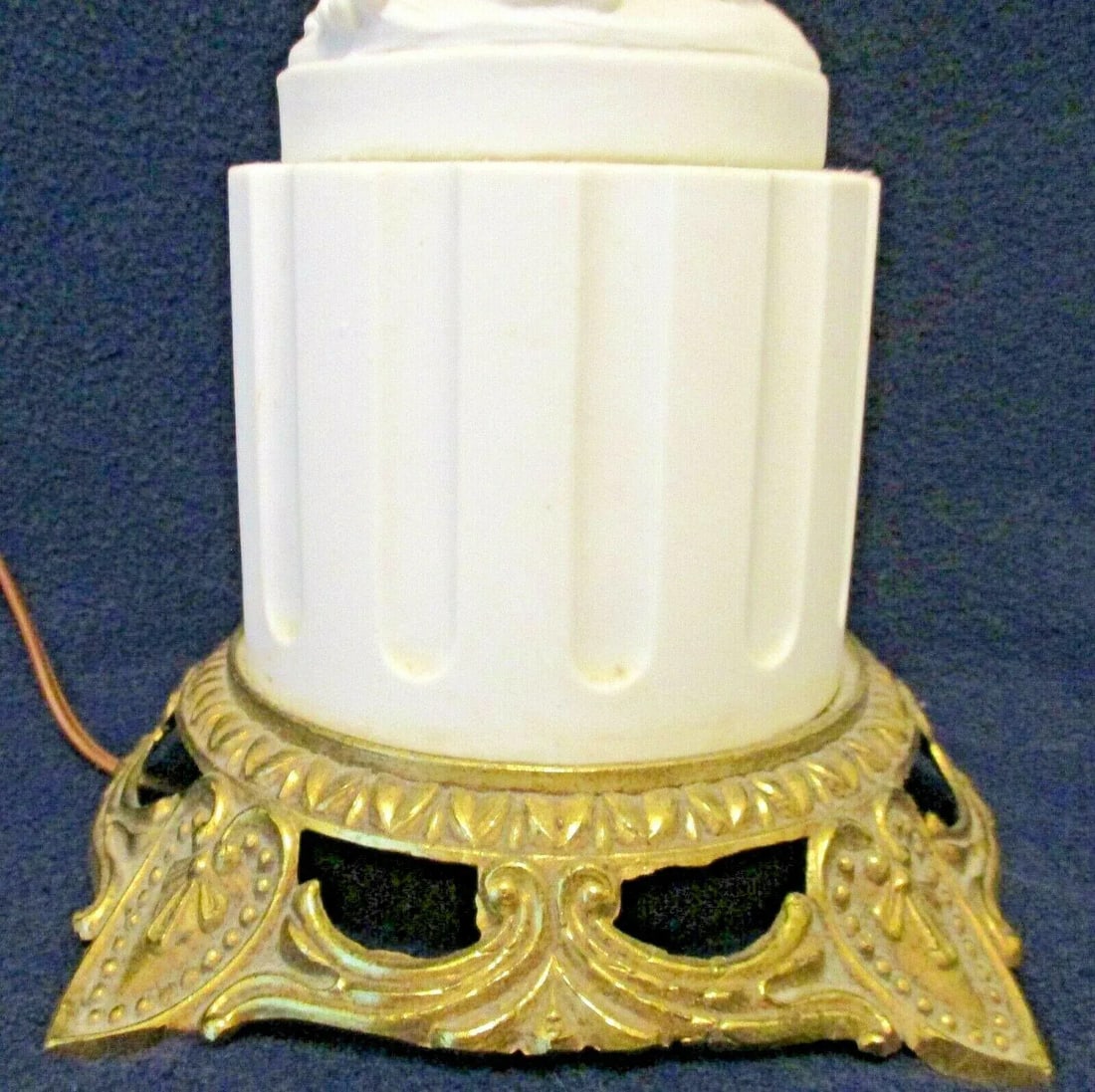 1950s Vintage White Bisque Porcelain Cherub on Column With Gilt Bronze Base Table Lamp - 8