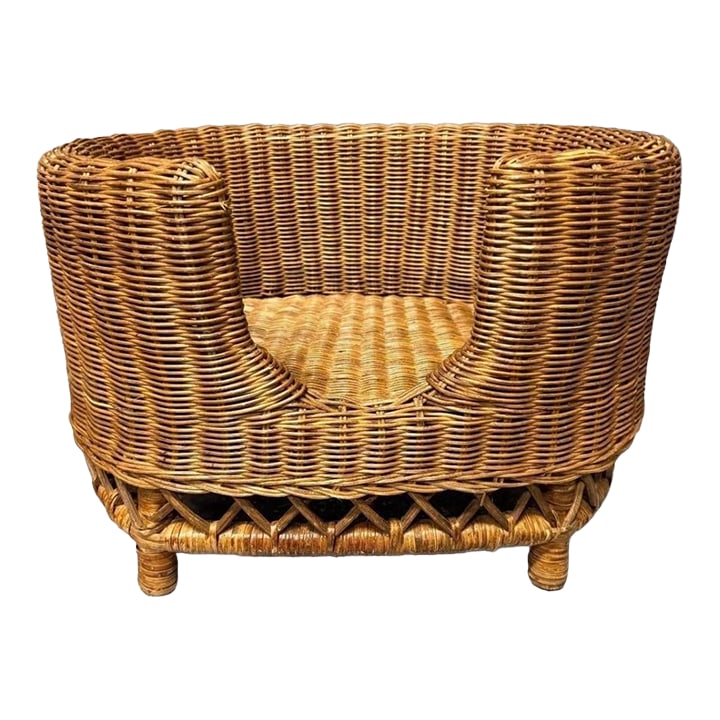 Vintage Wicker Rattan Pet Bed: Woven wicker & rattan Dog Bed/Basket/Pet Bed raised on four (4) wooden legs. Excellent Vintage condition! Structurally sound & very sturdy with a solid wood base and supports. Just add a favorite pet 