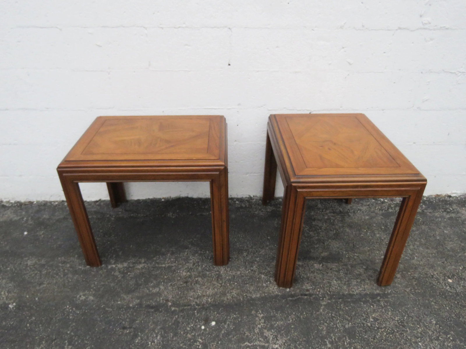 Mid Century Modern Pair of Side End Tables by Lane - 2