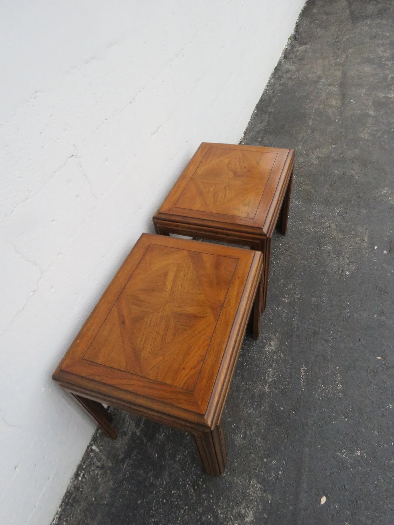 Mid Century Modern Pair of Side End Tables by Lane - 7