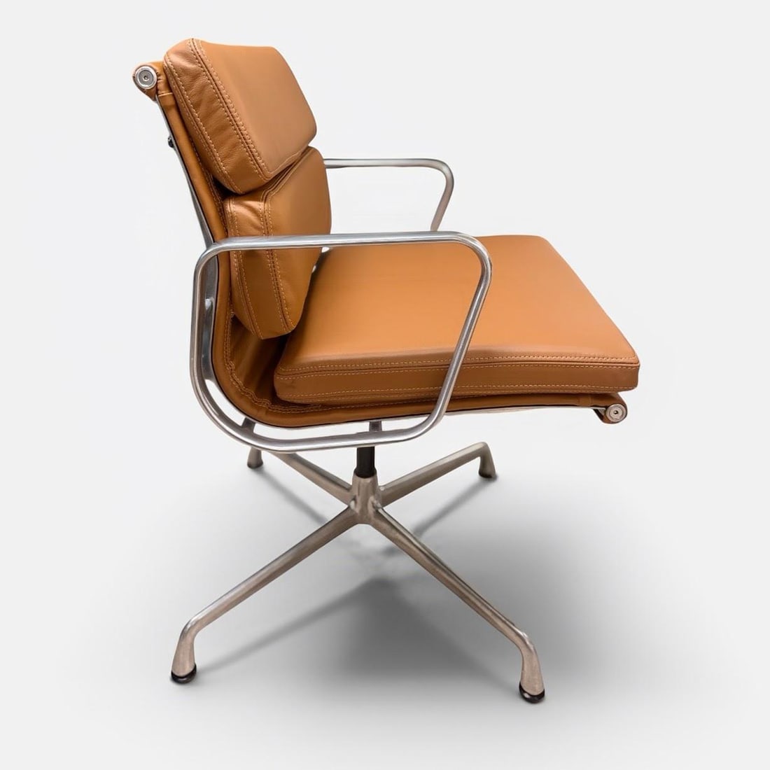 Late 20th Century Eames Aluminum Group Side Chair With Arms by Herman Miller - Brown Leather - 2