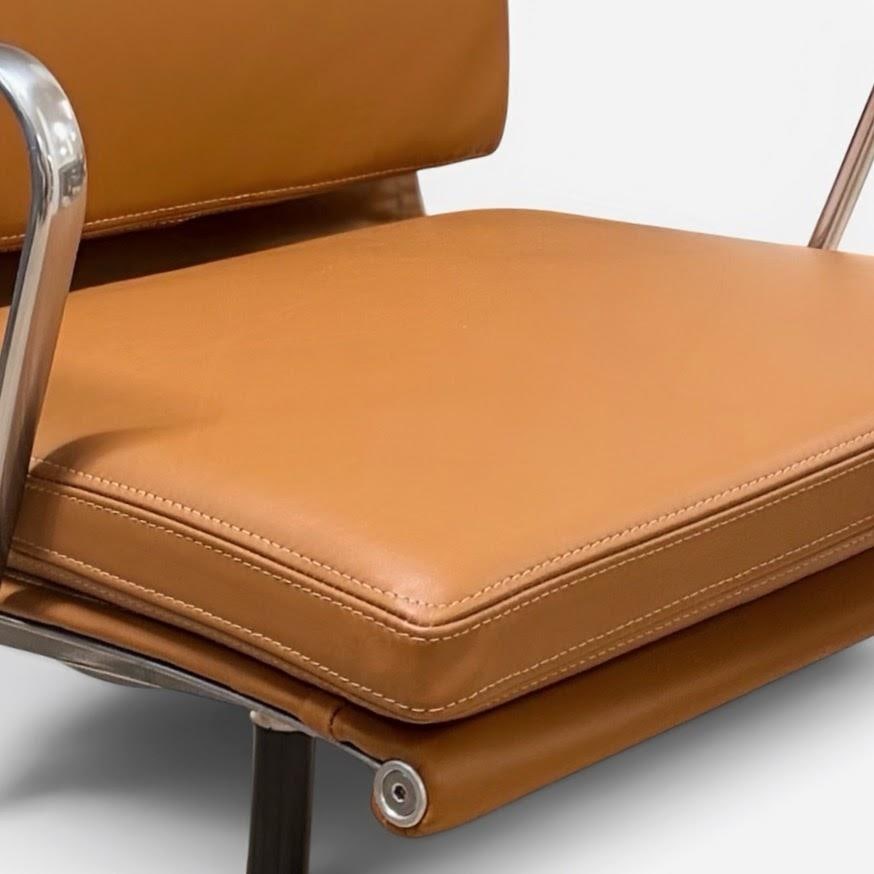 Late 20th Century Eames Aluminum Group Side Chair With Arms by Herman Miller - Brown Leather - 7