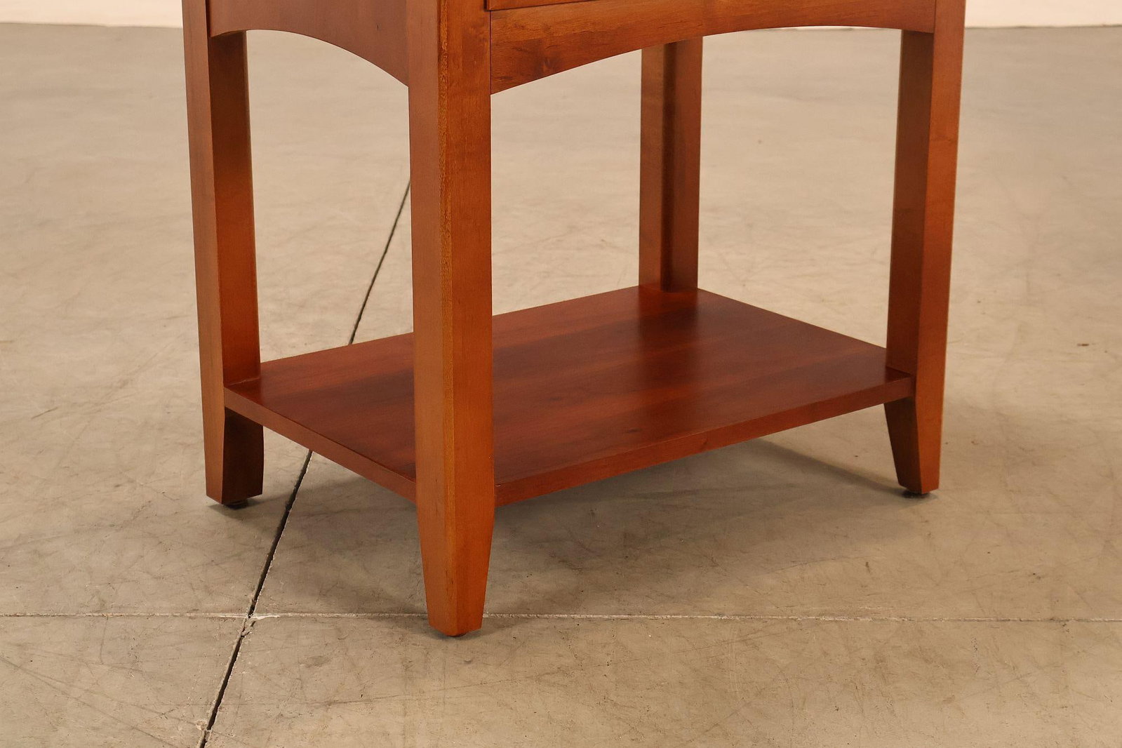 Thomasville 'Impressions' Mission Style Pair of Cherry Nightstands - 10