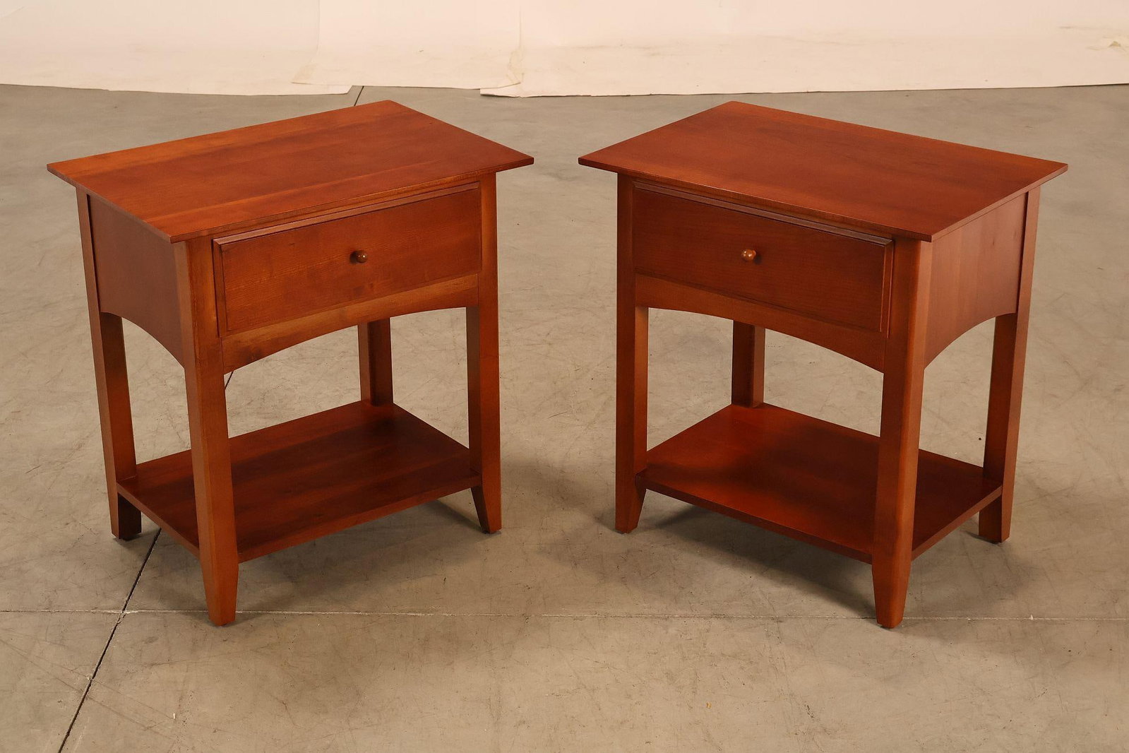 Thomasville 'Impressions' Mission Style Pair of Cherry Nightstands - 2