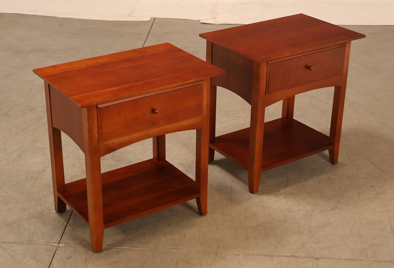 Thomasville 'Impressions' Mission Style Pair of Cherry Nightstands - 3