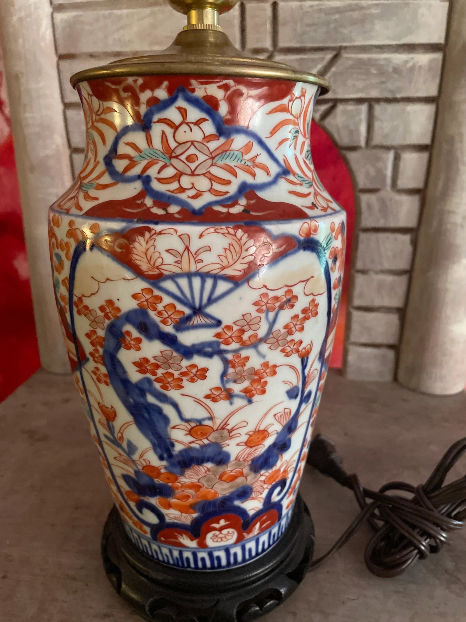 Japanese Imari Style Porcelain Ceramic Table Lamp With Wooden Base - 4