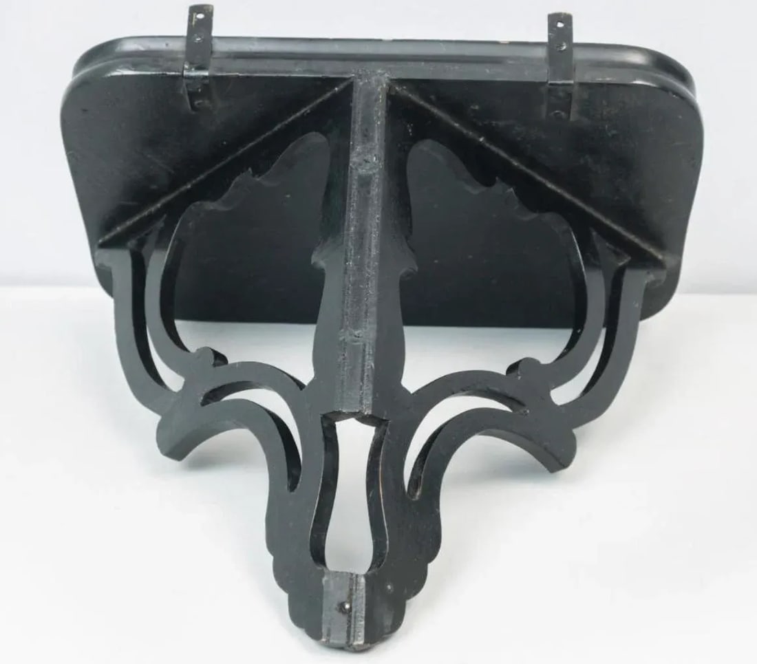 Mid 19th Century Single Black Lacquer Wooden Chinoiserie Wall Bracket or Shelf - 5