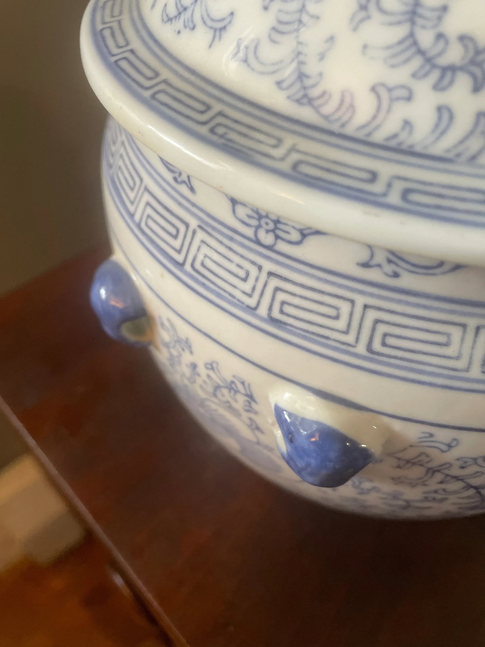 Pair of Vintage Chinese Porcelain Covered Pots With Foo Dog Finials Blue and White - 7