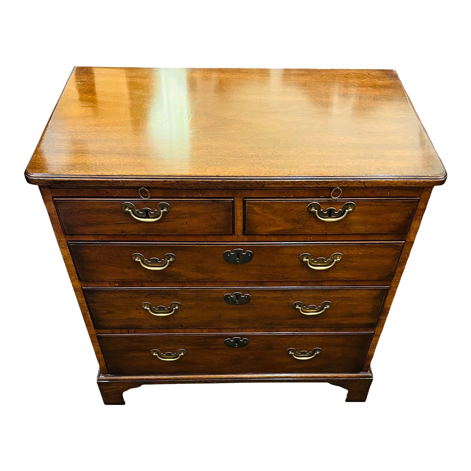Vintage Kittenger Bachelor Chest Commode: Vintage Kittinger with classic design. Top of dresser has a pull out tray with a total of five drawers. This small dresser has all the bells and whistles of greast craftsmanship, style, and quality. O
