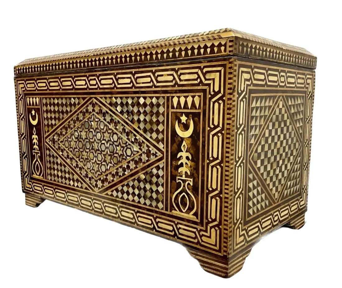 Large Middle Eastern Moorish Turkish Mother-Of-Pearl Inlaid Chest - 10