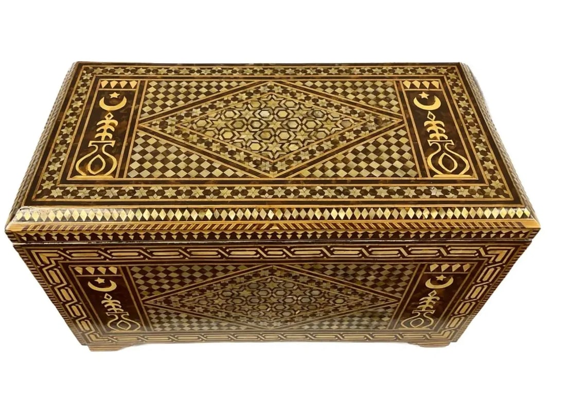 Large Middle Eastern Moorish Turkish Mother-Of-Pearl Inlaid Chest - 3
