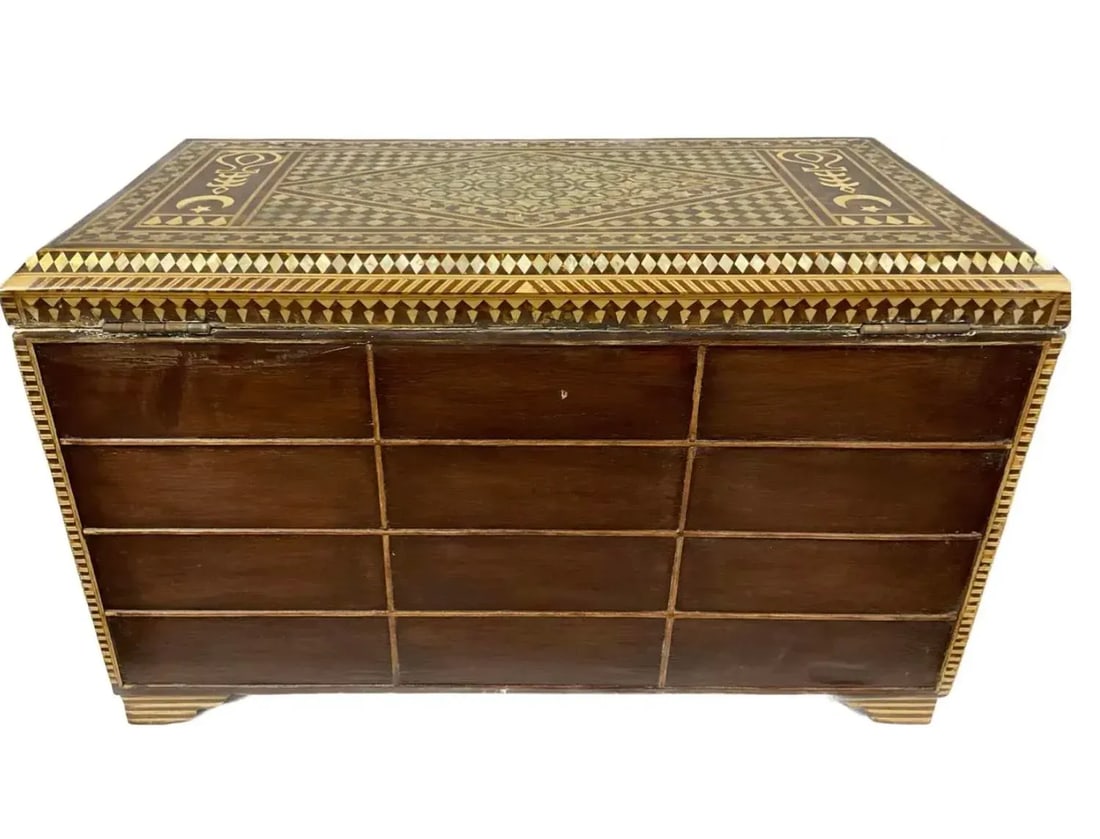 Large Middle Eastern Moorish Turkish Mother-Of-Pearl Inlaid Chest - 5