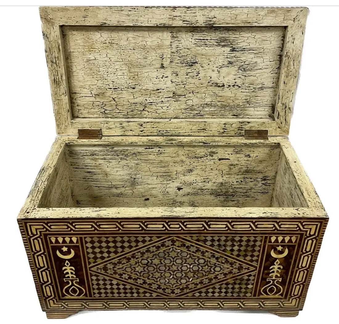 Large Middle Eastern Moorish Turkish Mother-Of-Pearl Inlaid Chest - 7
