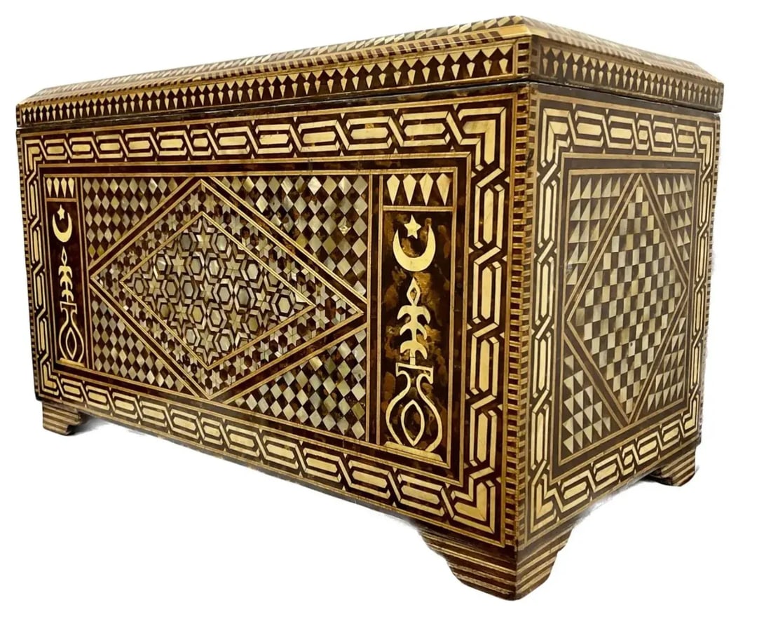 Large Middle Eastern Moorish Turkish Mother-Of-Pearl Inlaid Chest - 9