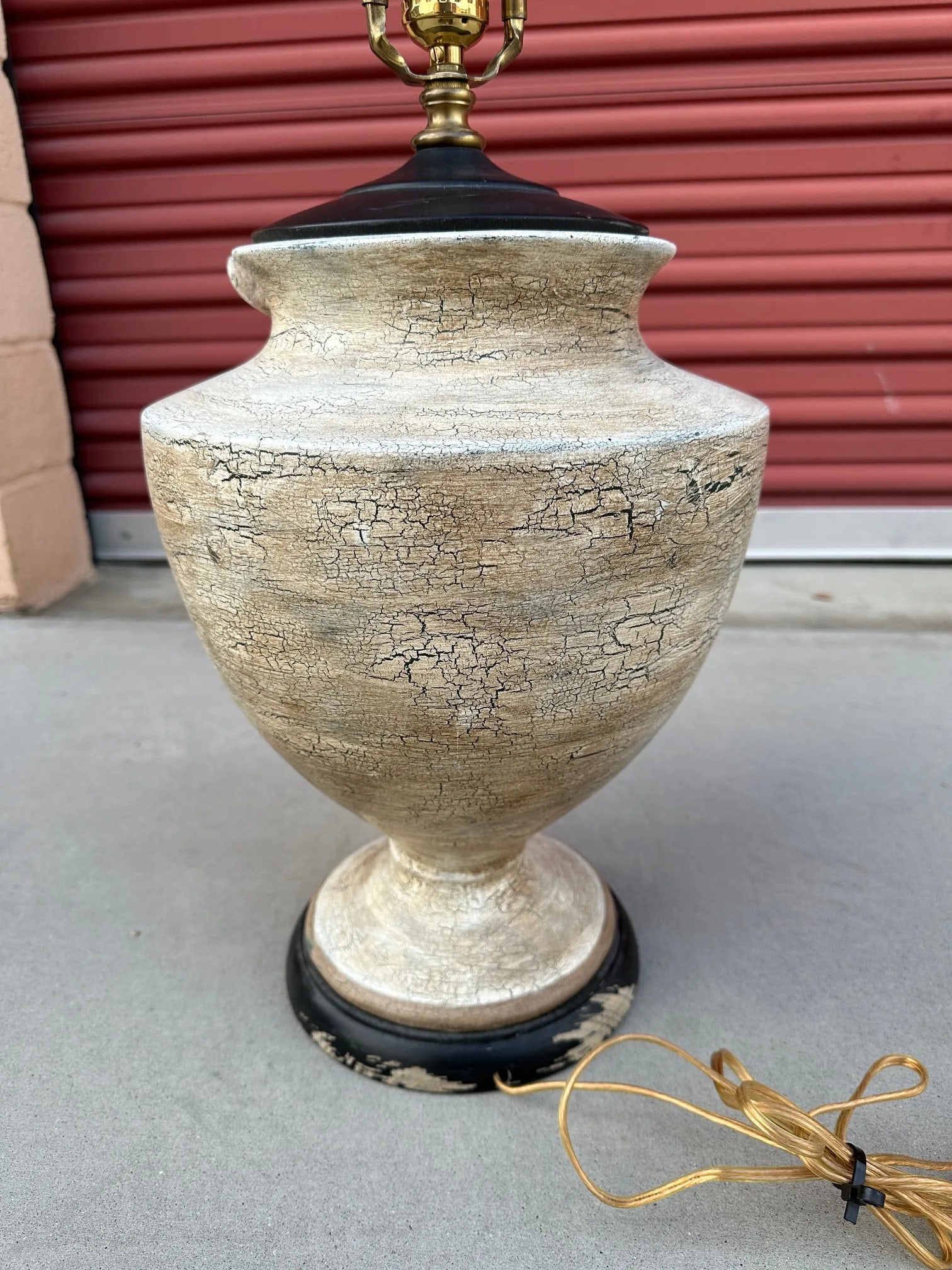 Vintage Crackle Finish Urn W/Bow Table Lamp - 2