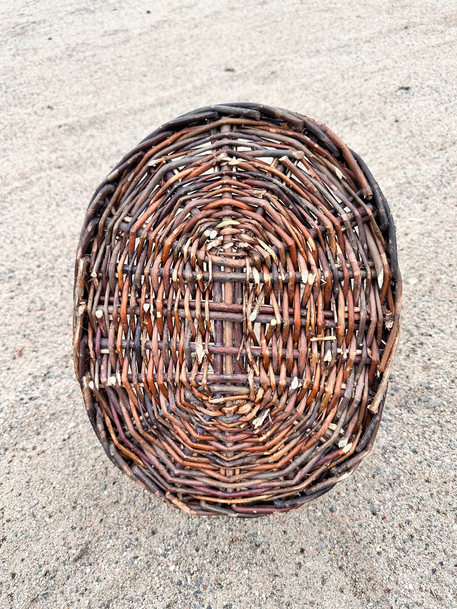 1970s Dark Willow Gathering Basket - 4