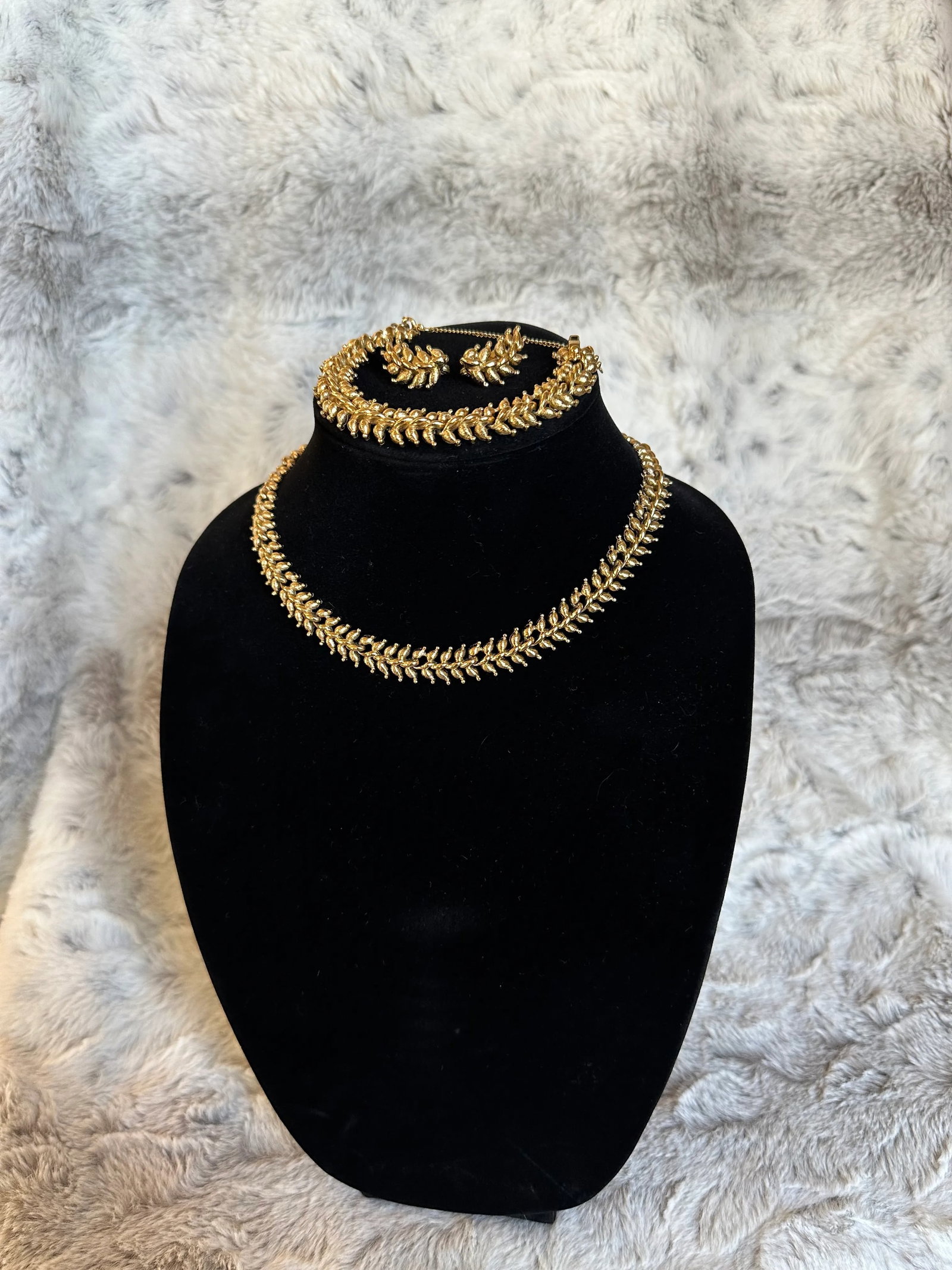 Vintage Monet Gold Tone Necklace Bracelet Earrings Set of 4 - 11
