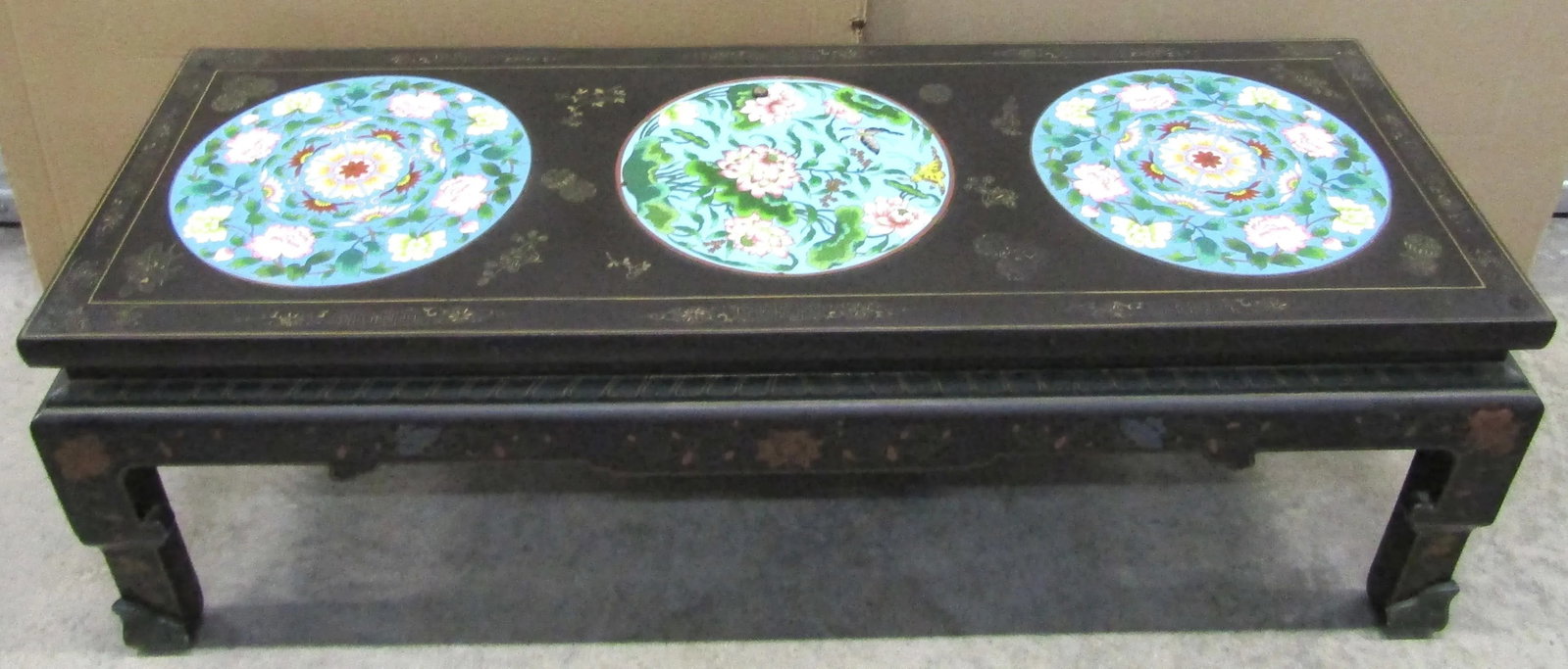 1940s Chinese Black Lacquer Coffee Table With Cloisonne Medallions and Glass Top - 5