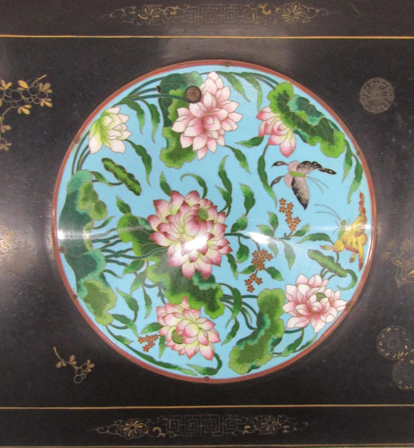 1940s Chinese Black Lacquer Coffee Table With Cloisonne Medallions and Glass Top - 8