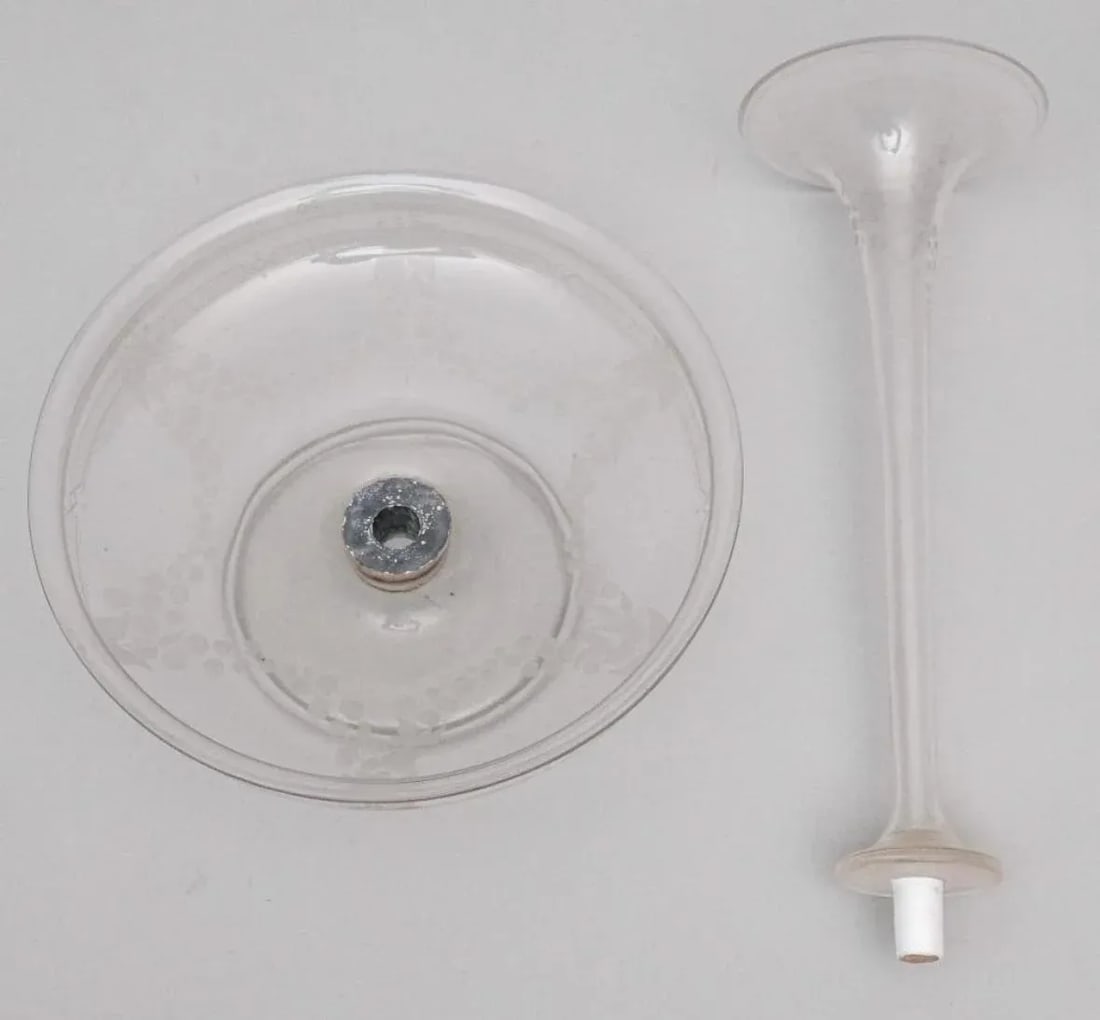 Late 19th Century Blown Glass Flower Epergne in the Shape of a Trumpet Vase With an Etched Glass Bow - 2