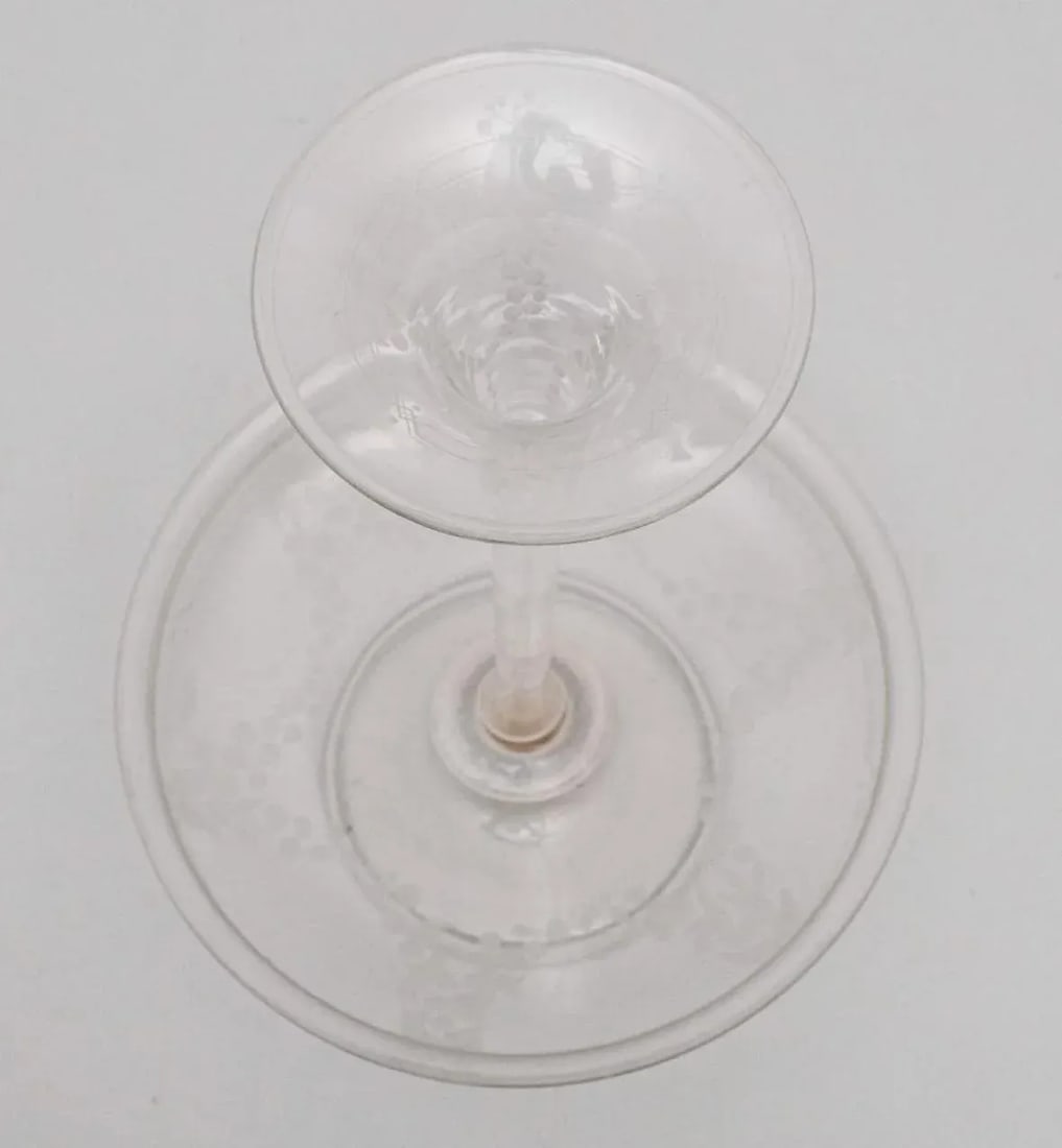 Late 19th Century Blown Glass Flower Epergne in the Shape of a Trumpet Vase With an Etched Glass Bow - 5