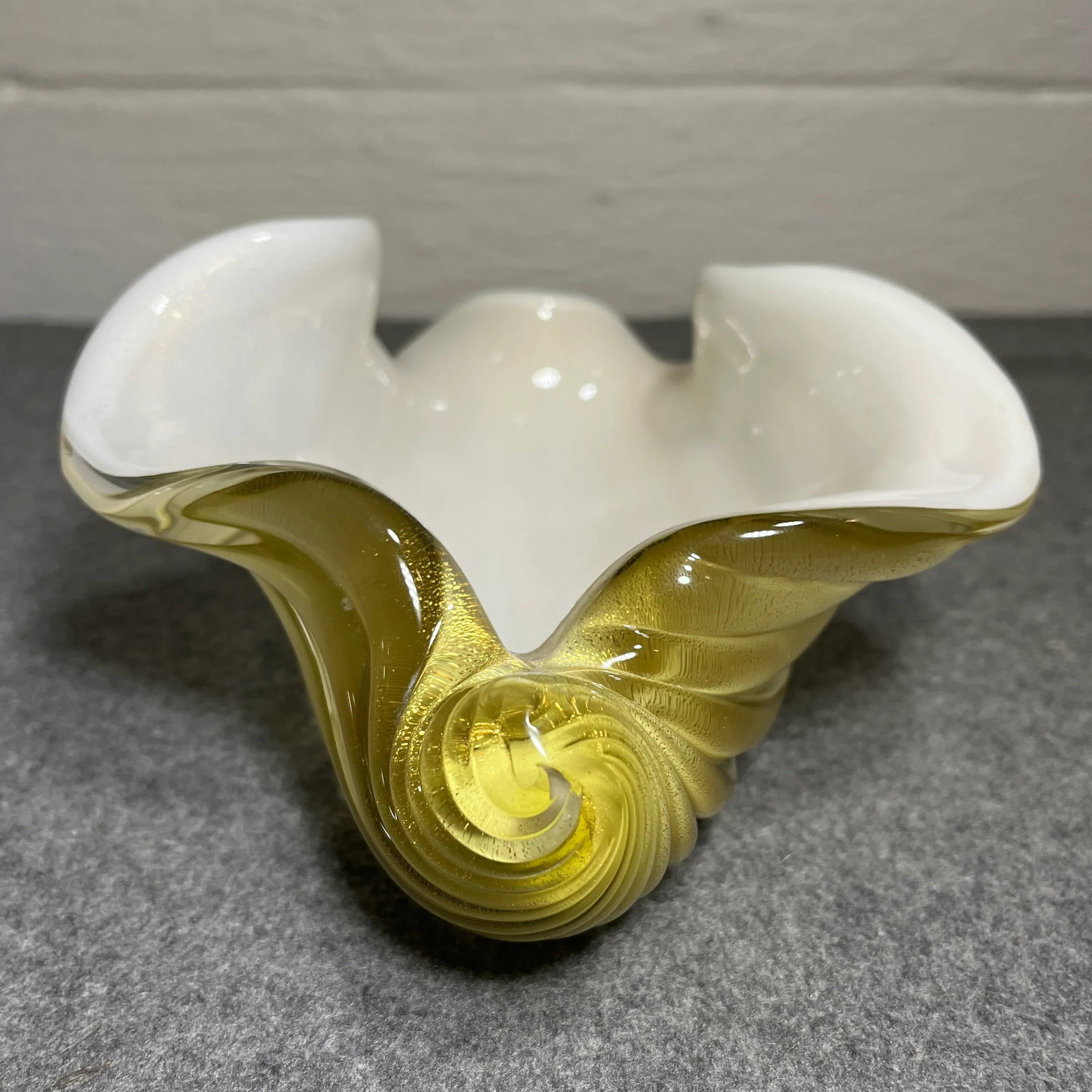 Vintage Murano Barbini Attributed Cased Glass Sea Shell Bowl - 2