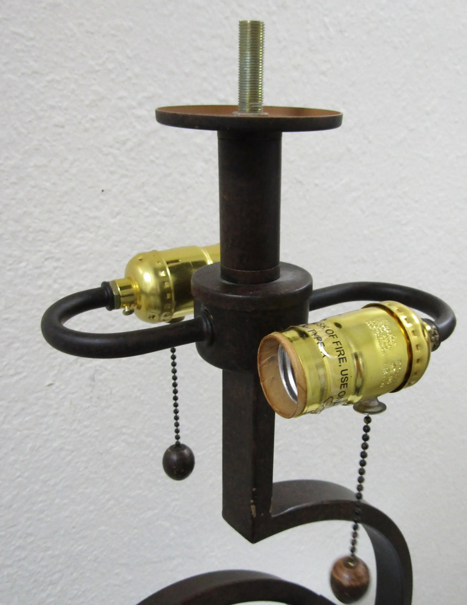 1990s Curled Iron Thick Glass Base Dual Table Lamp With Alabaster Shade - 7
