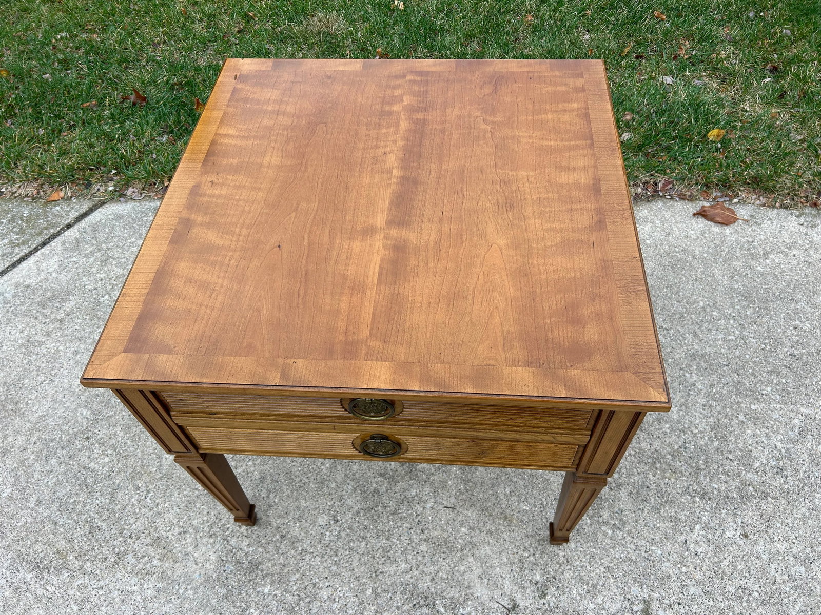1970s Henredon Mid Century Banded Walnut and Brass Side Table - 6